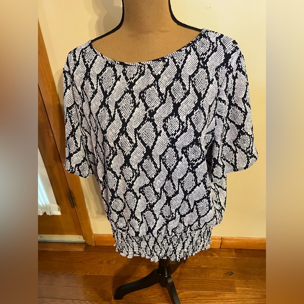 MICHAEL KORS LIKE NEW COND. Black and White Women's Top